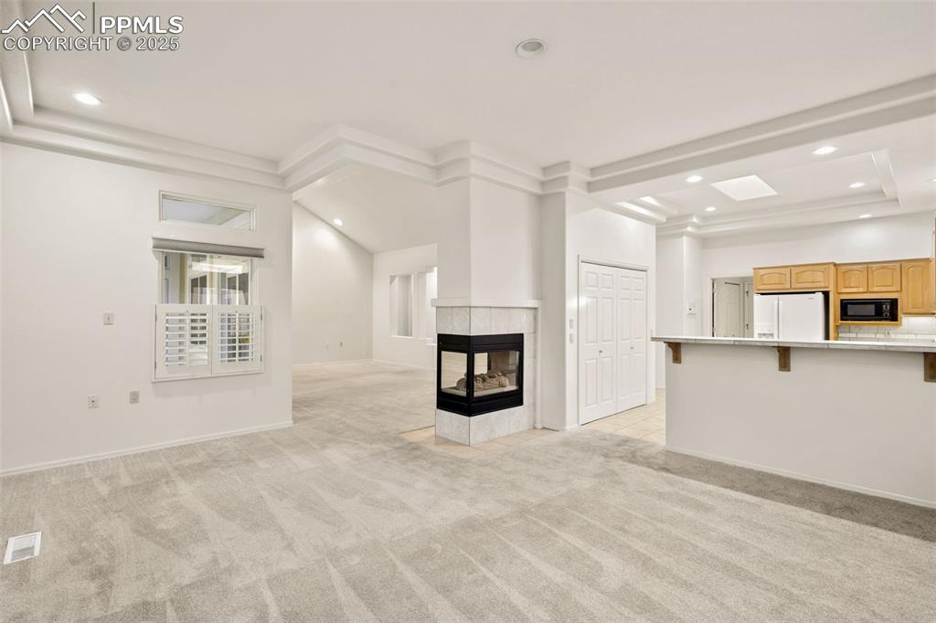 Image 13 of 32: Dining Room