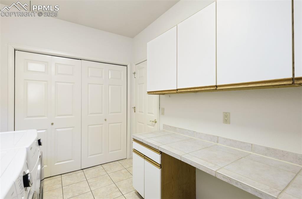 Image 17 of 32: Laundry