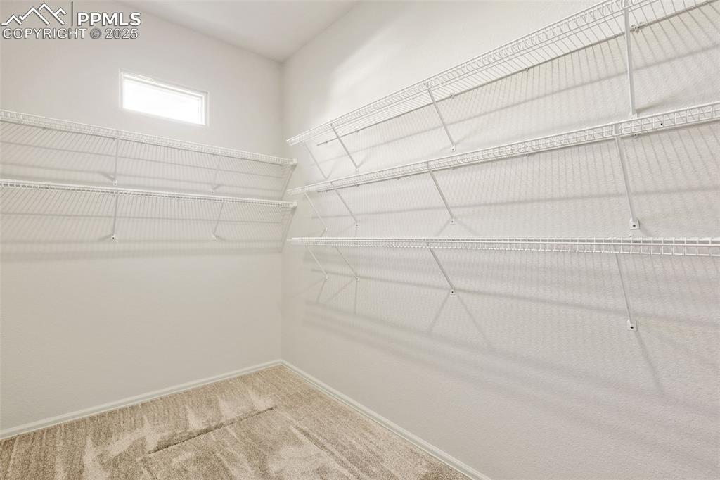 Image 24 of 32: Closet