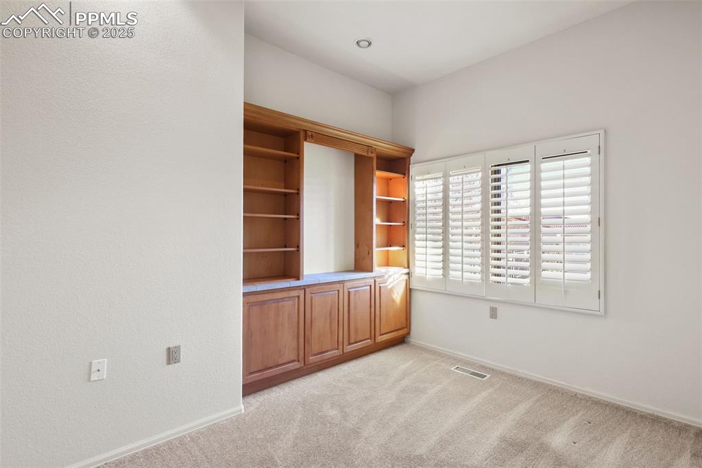 Image 6 of 32: Office