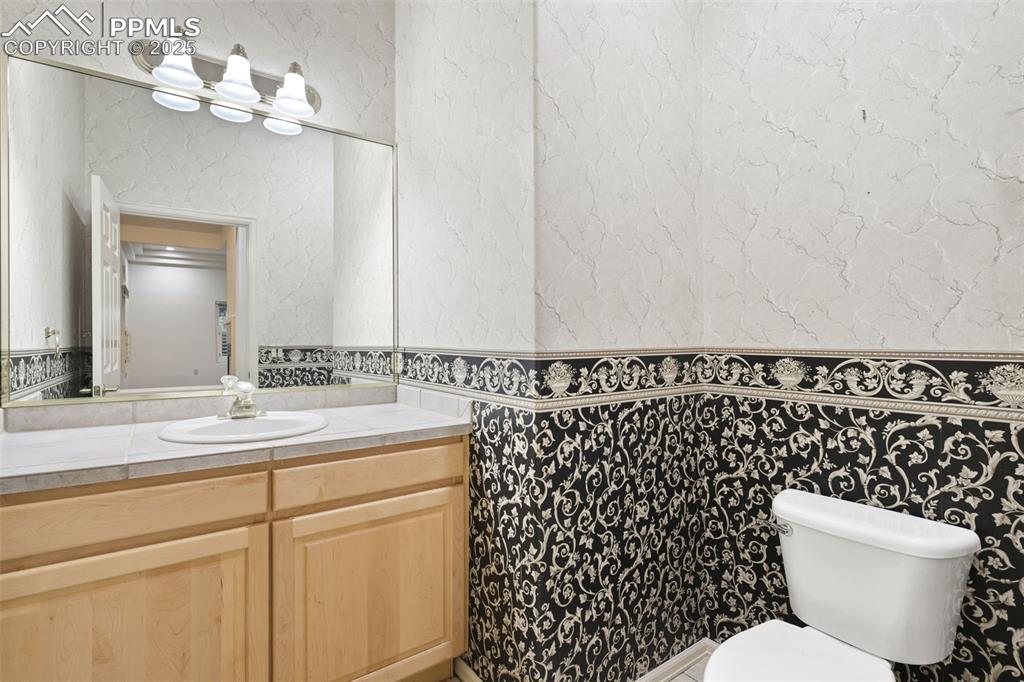 Image 8 of 32: Bathroom