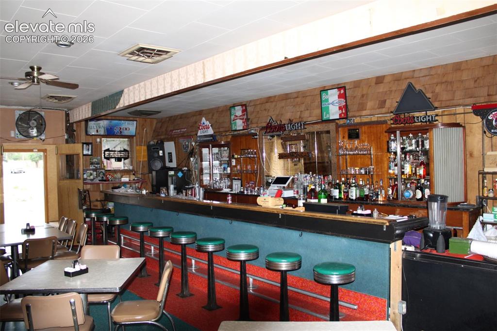 Image 18 of 28: Bar