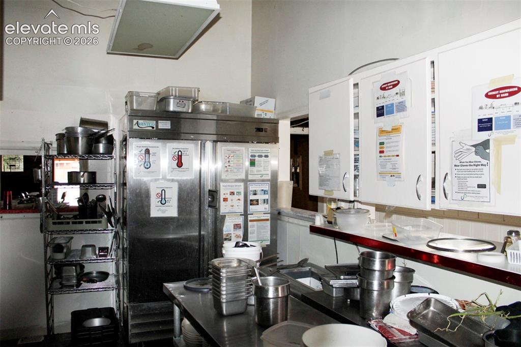 Image 22 of 28: Kitchen