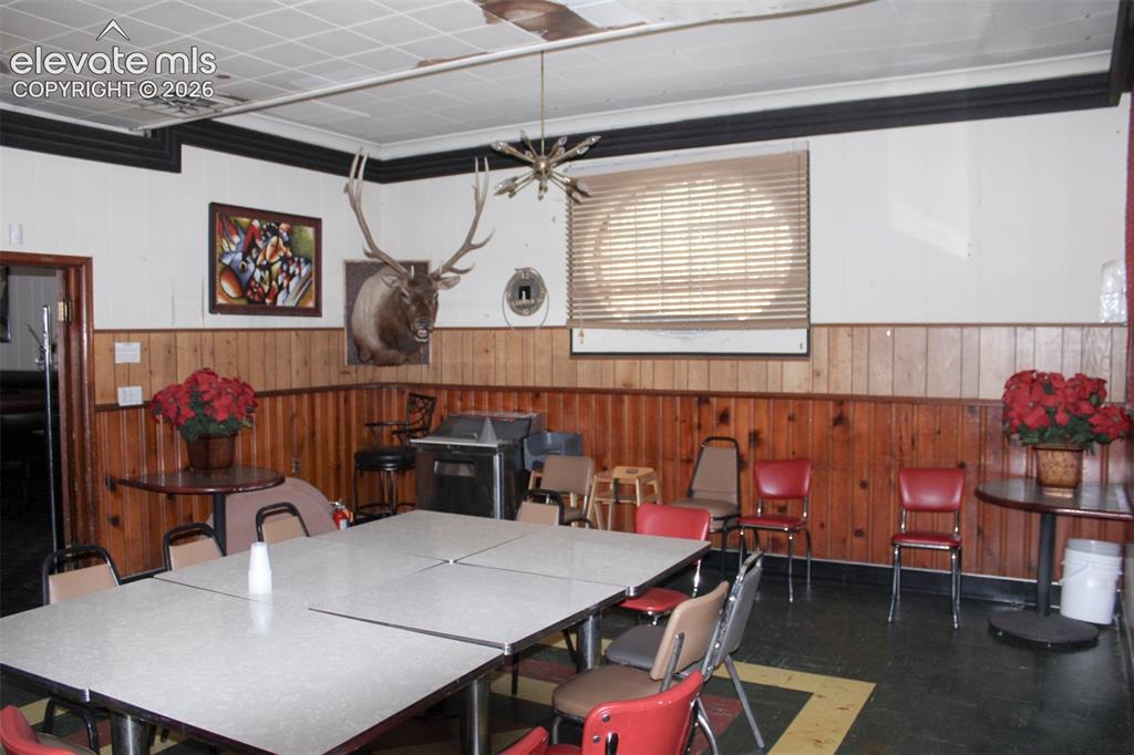 Image 4 of 28: Dining Area