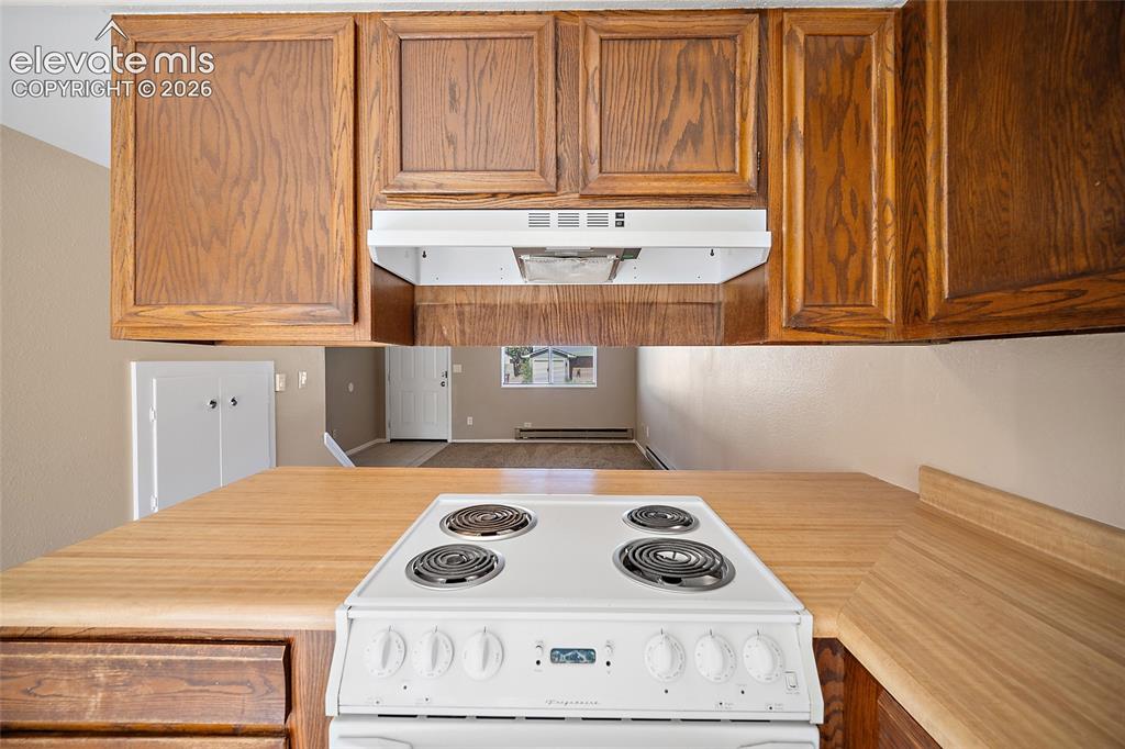 Image 13 of 30: Kitchen