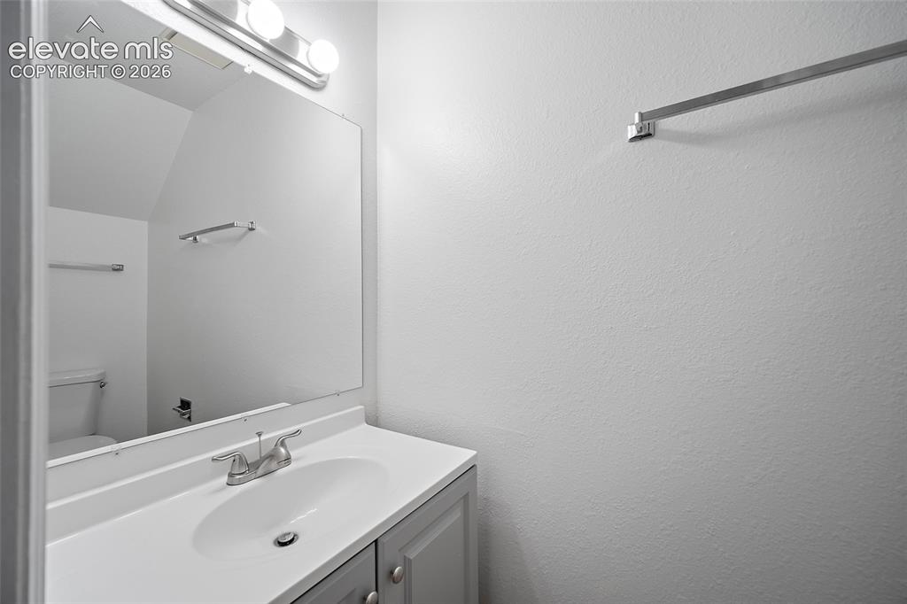 Image 19 of 30: Bathroom