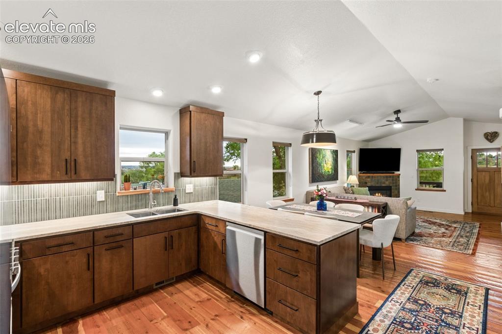 Image 8 of 35: Kitchen