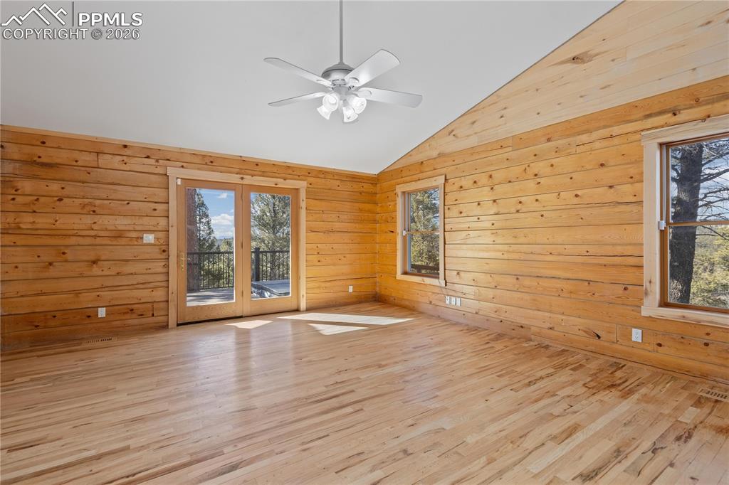 Image 15 of 47: Bedroom