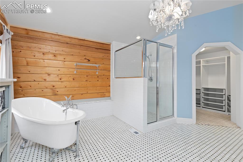 Image 18 of 47: Bathroom