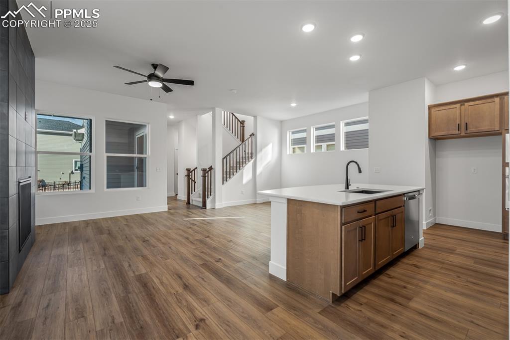 Image 10 of 35: Kitchen