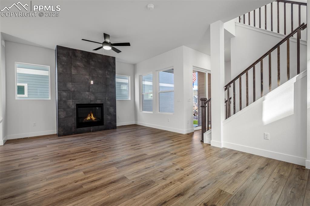 Image 12 of 35: Living Room