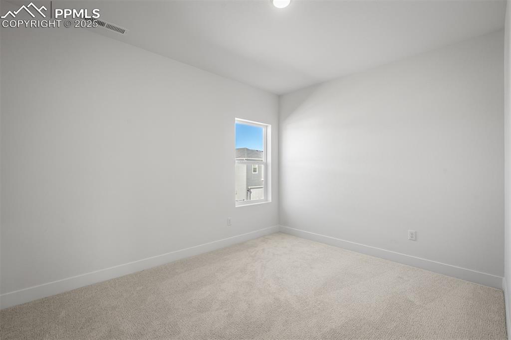 Image 23 of 35: Bedroom