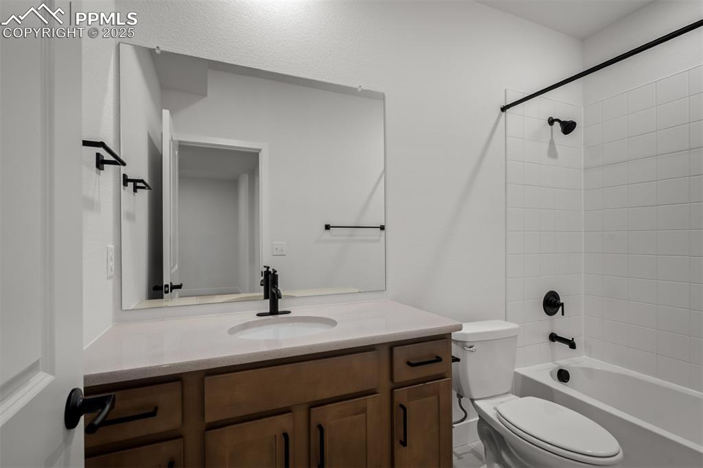 Image 30 of 35: Bathroom