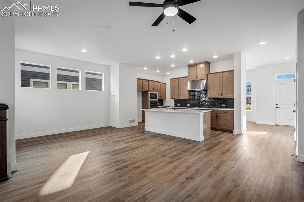 Image 4 of 35: Kitchen