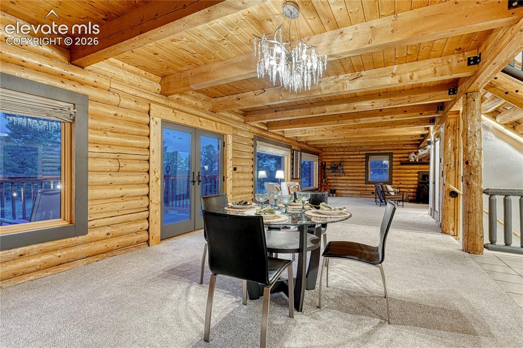 Image 9 of 50: Dining Area