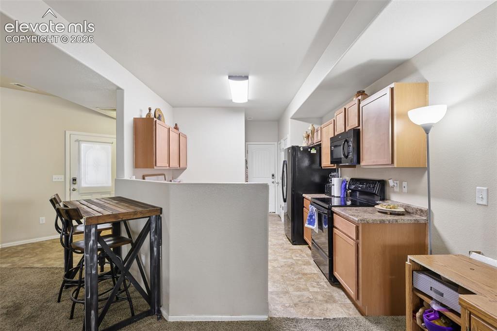 Image 12 of 25: Kitchen