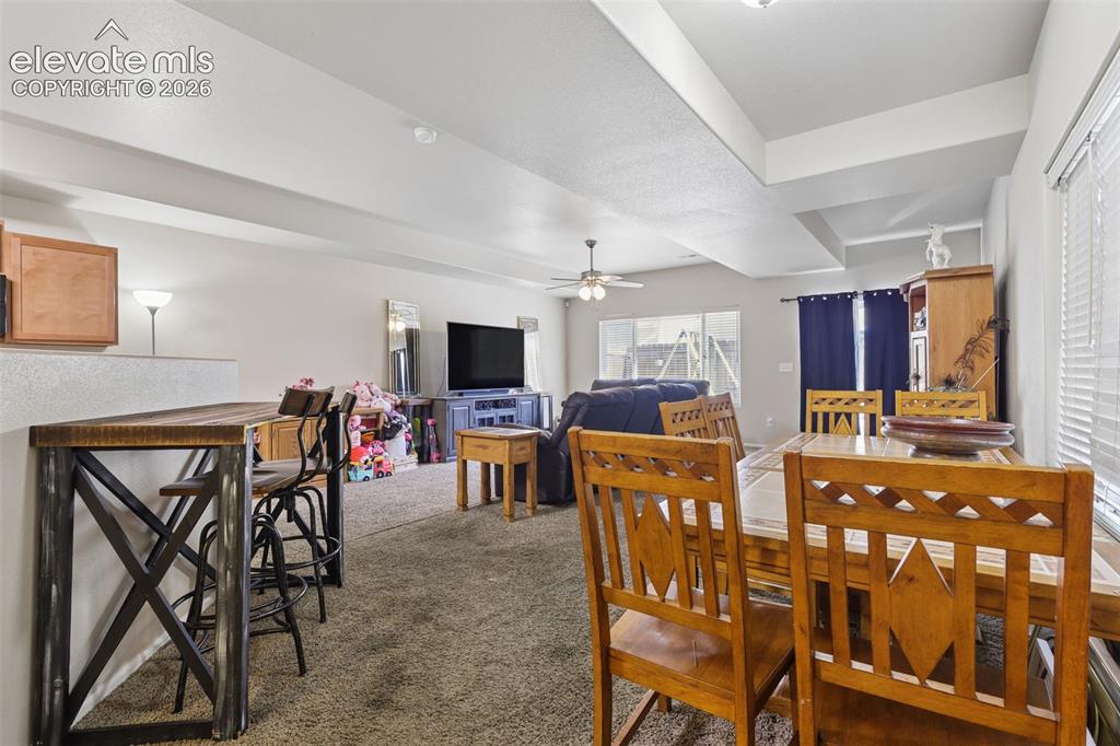 Image 14 of 25: Dining Area
