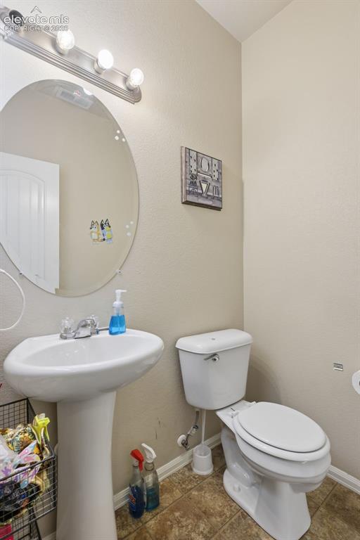 Image 16 of 25: Bathroom