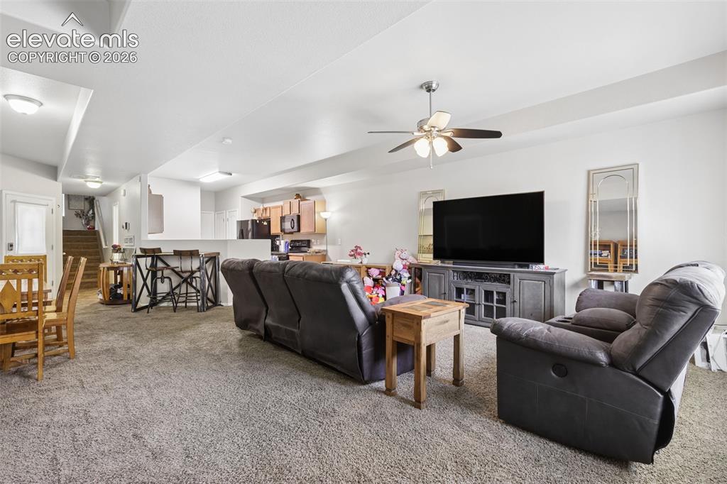 Image 7 of 25: Living Room