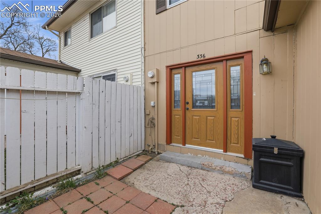 Image 1 of 25: Entry