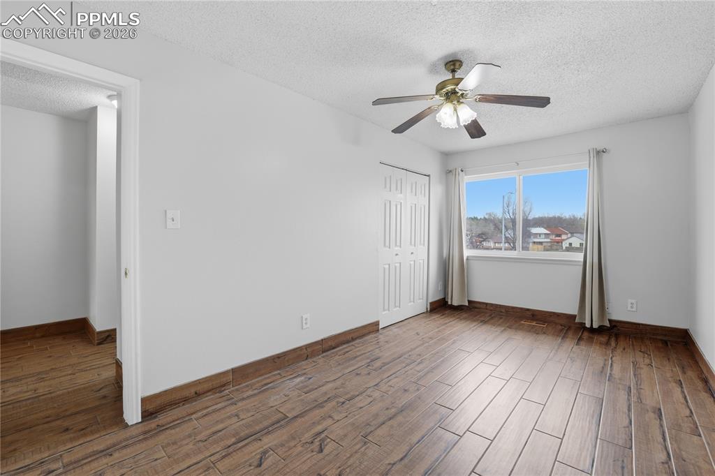 Image 10 of 25: Bedroom