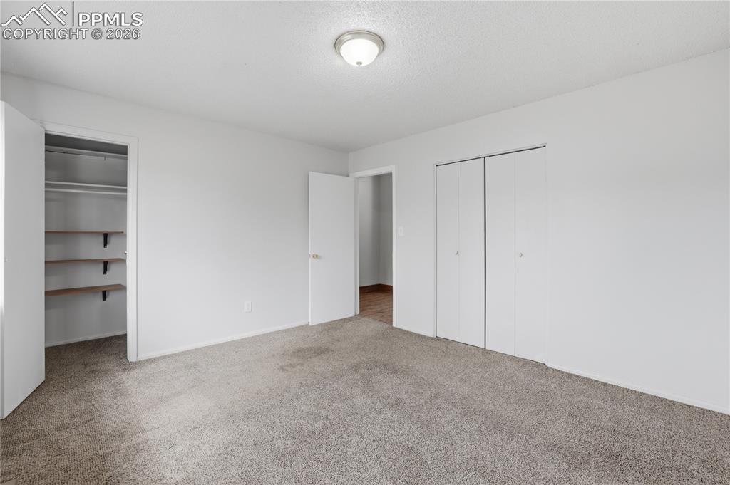 Image 14 of 25: Bedroom