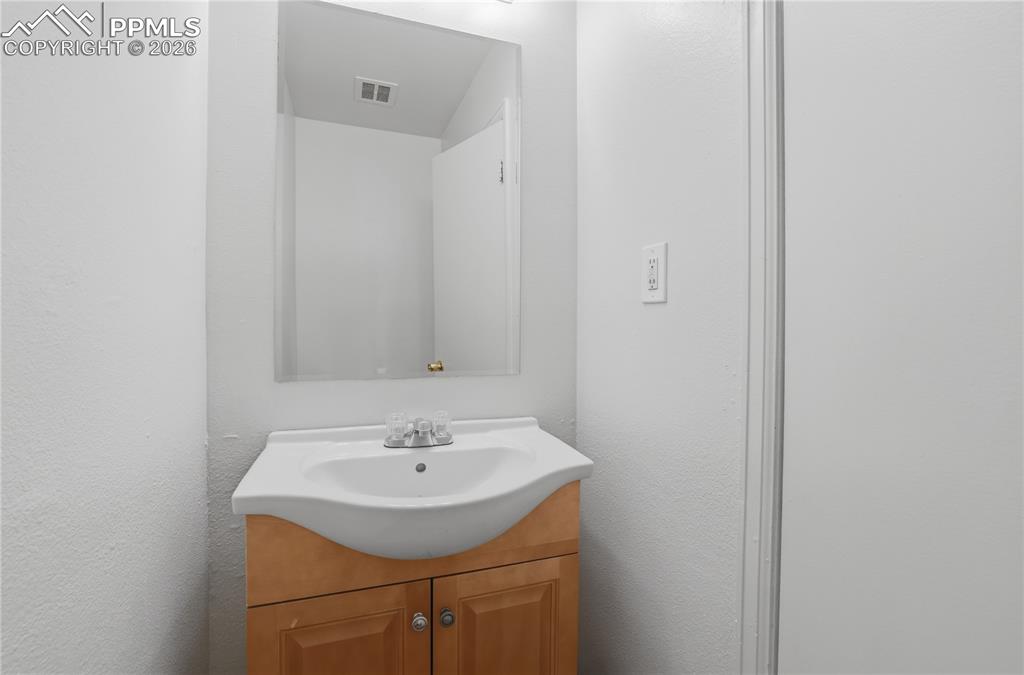 Image 15 of 25: Bathroom