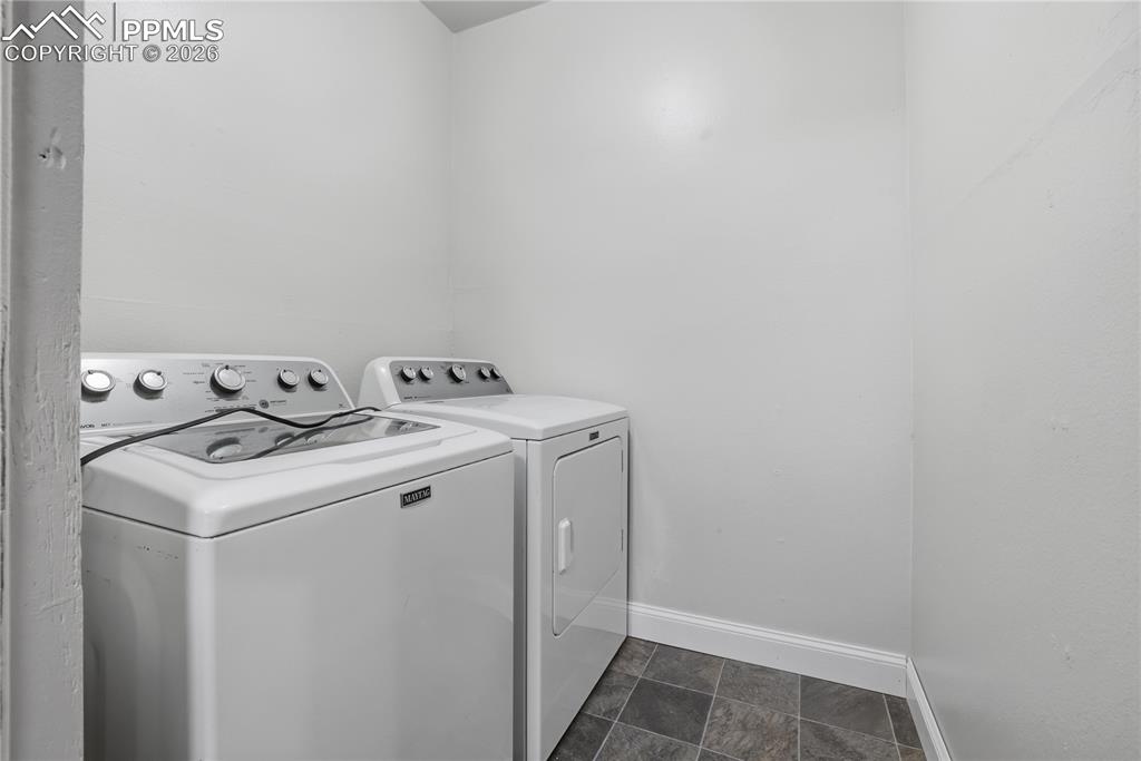 Image 16 of 25: Laundry