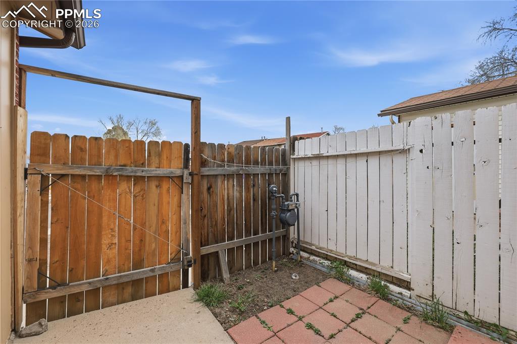 Image 21 of 25: Patio