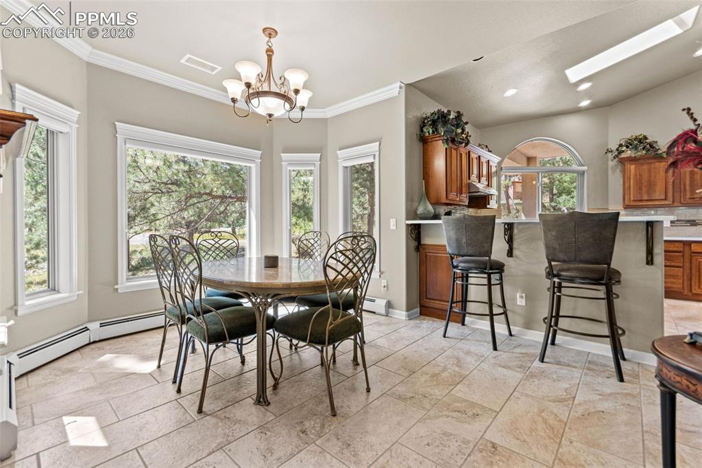 Image 12 of 49: Dining Area