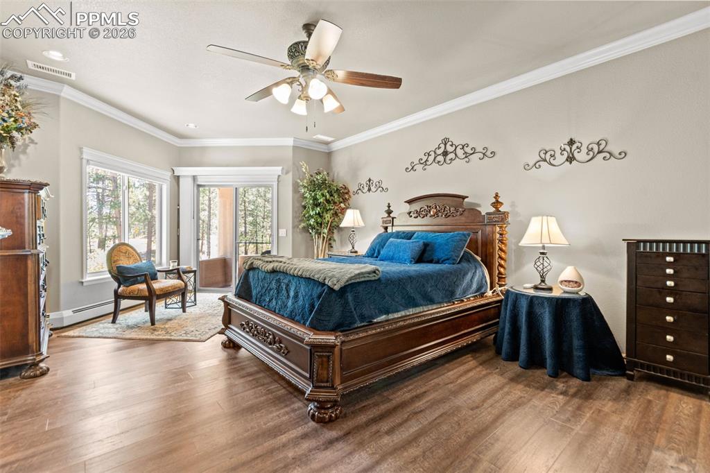 Image 14 of 49: Bedroom