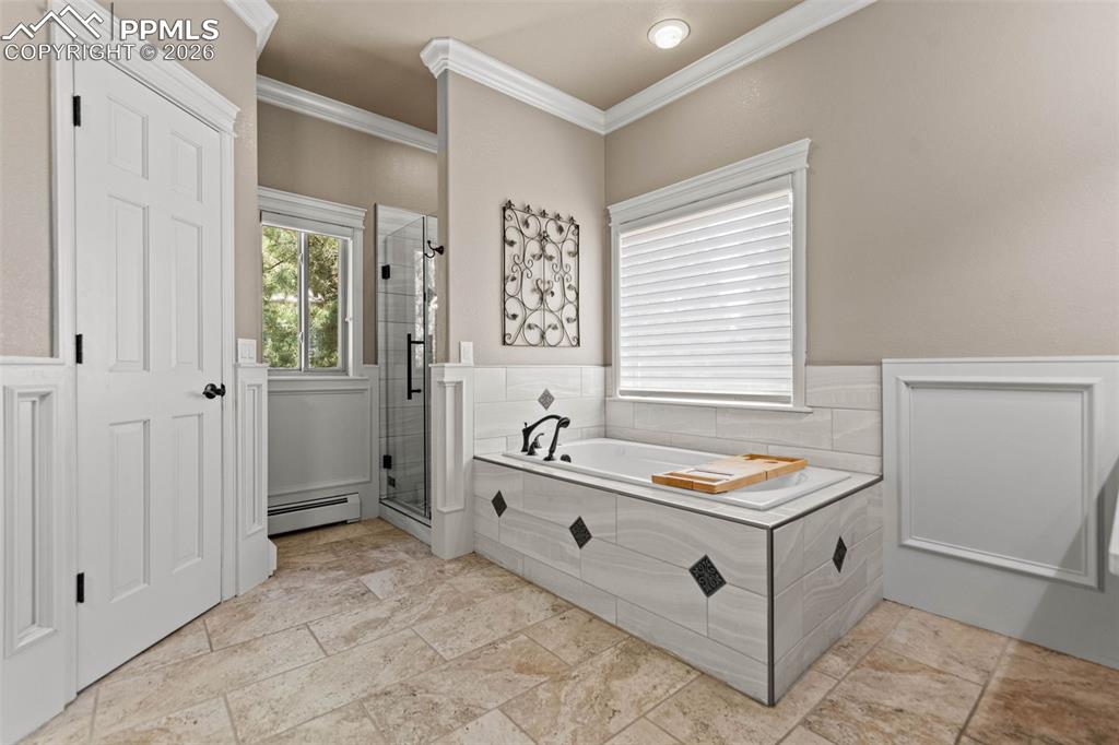 Image 16 of 49: Bathroom