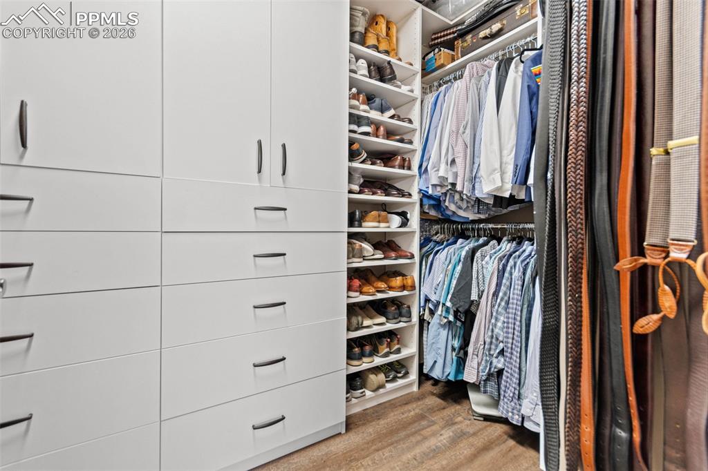 Image 20 of 49: Closet