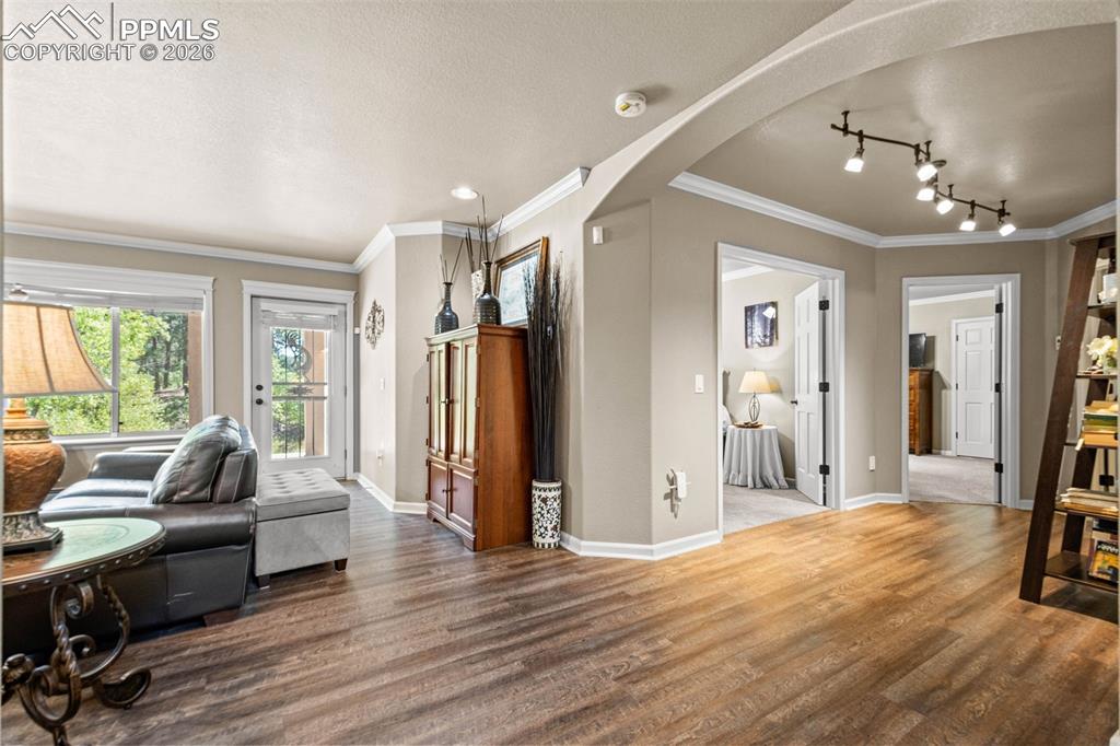 Image 23 of 49: Living Room