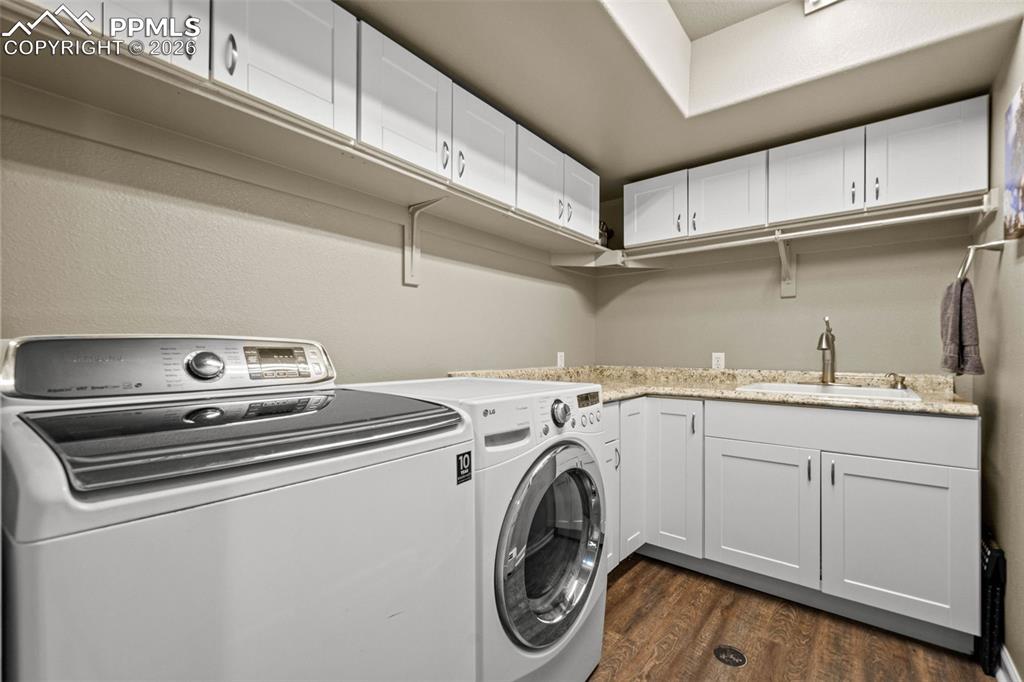 Image 33 of 49: Laundry