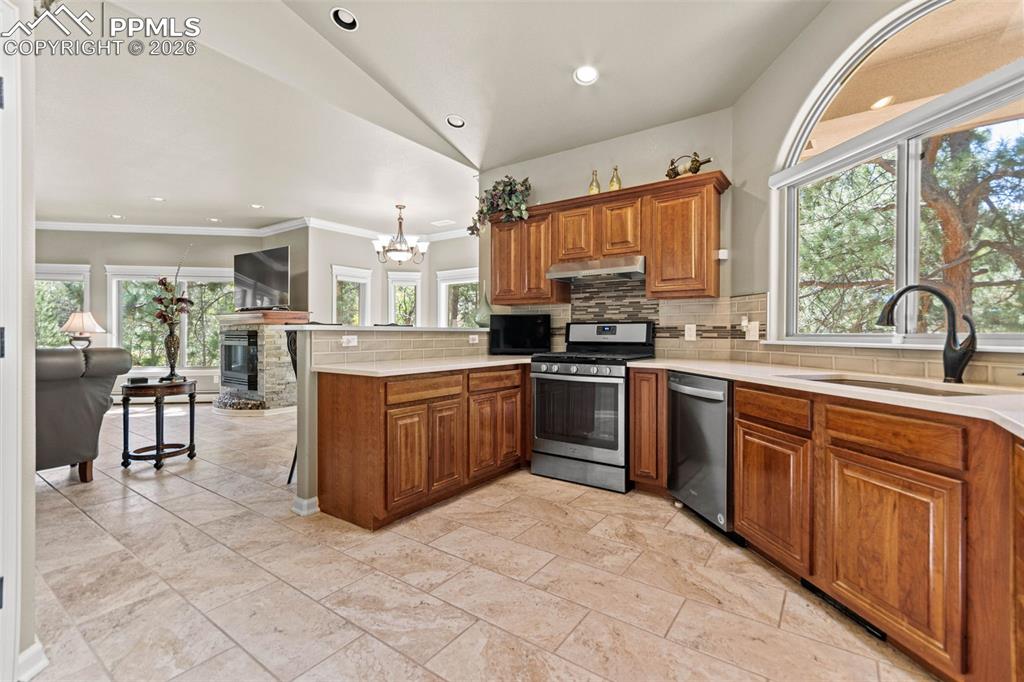 Image 9 of 49: Kitchen