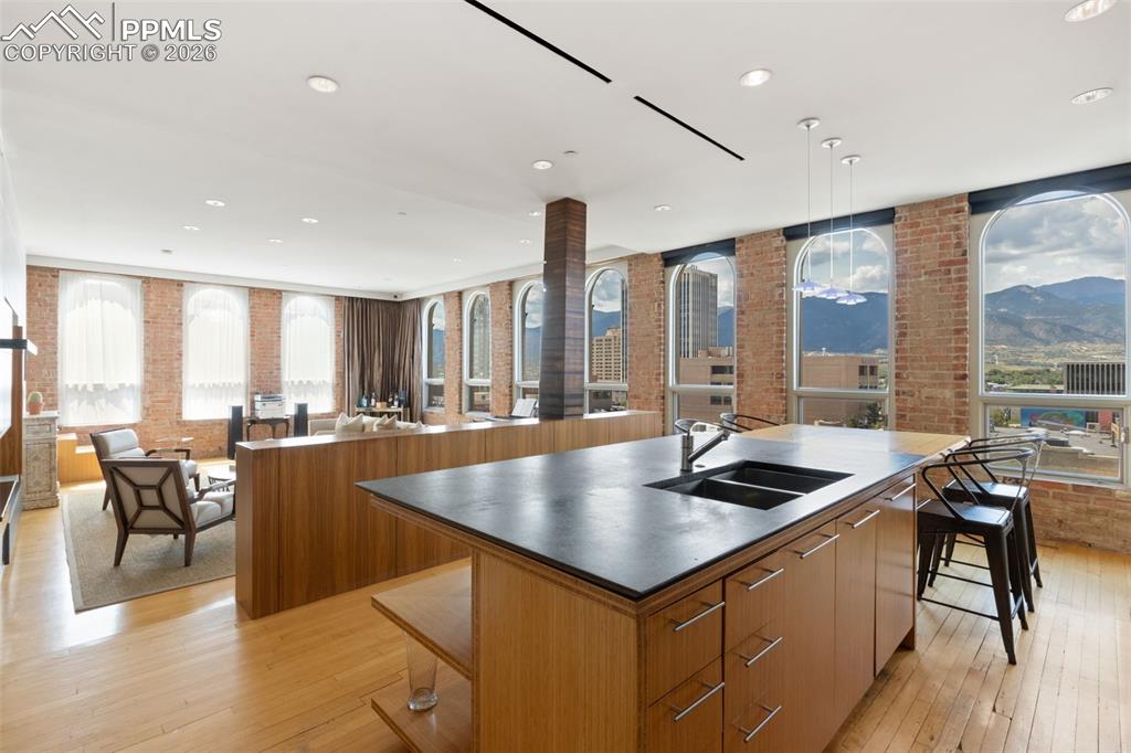 Image 10 of 47: Kitchen