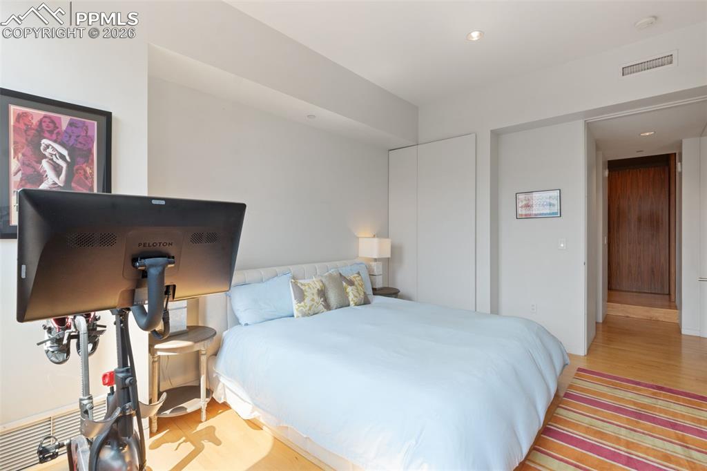 Image 21 of 47: Bedroom