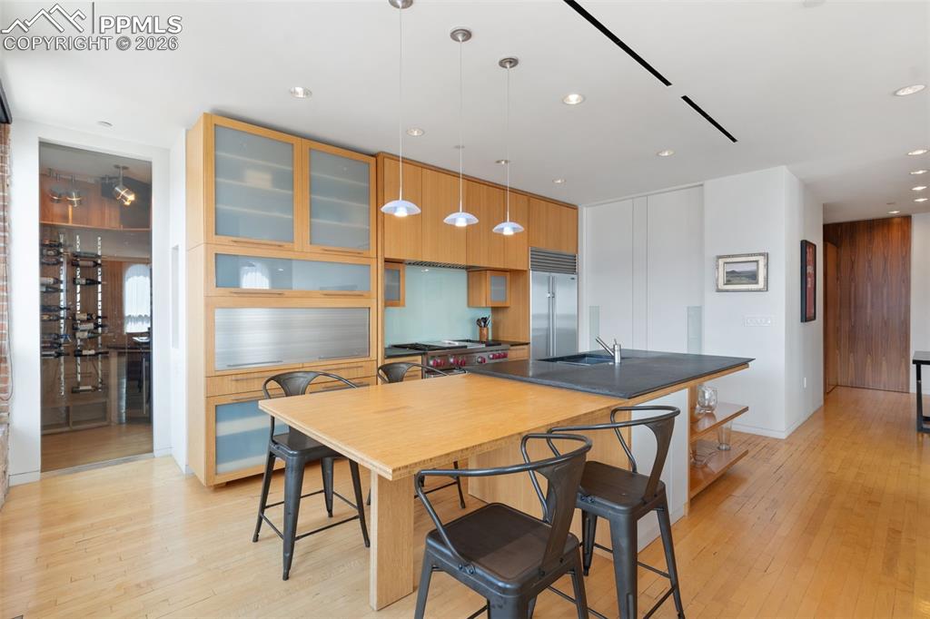 Image 9 of 47: Kitchen