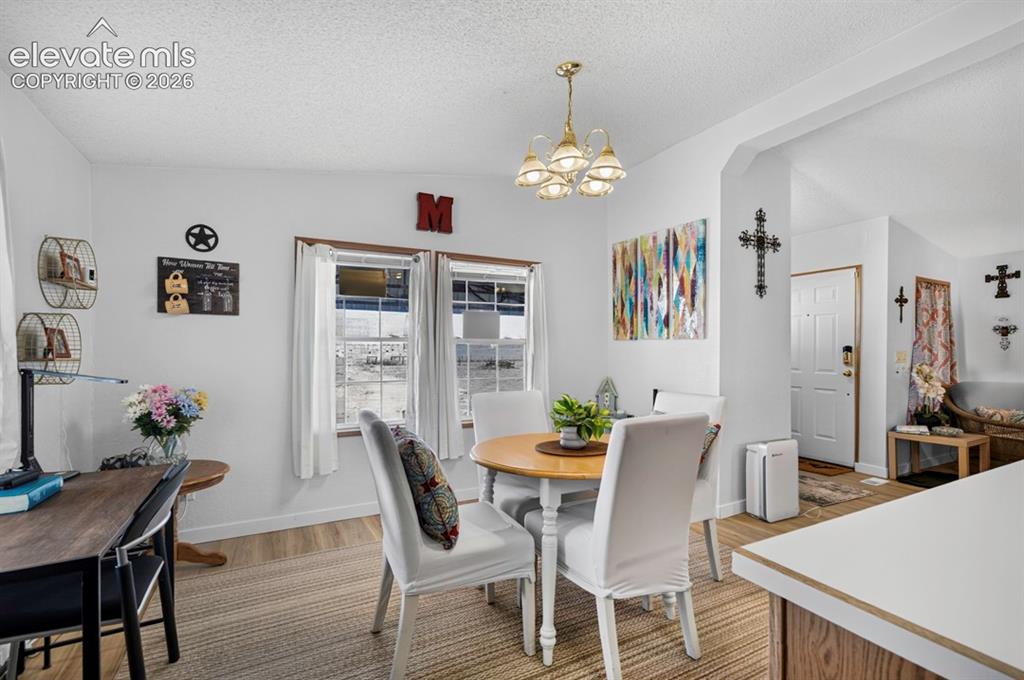 Image 16 of 50: Dining Area