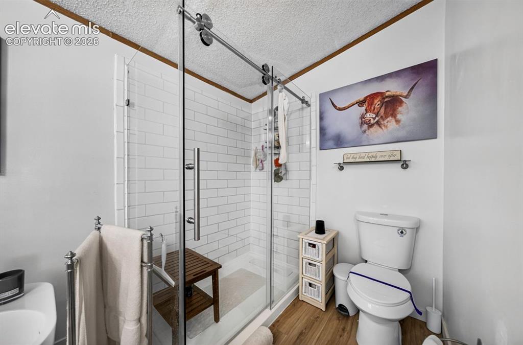 Image 40 of 50: Bathroom