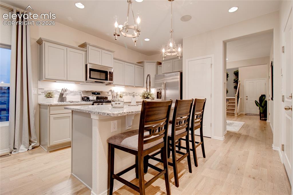 Image 9 of 33: Kitchen