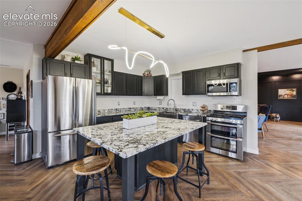 Image 15 of 48: Kitchen
