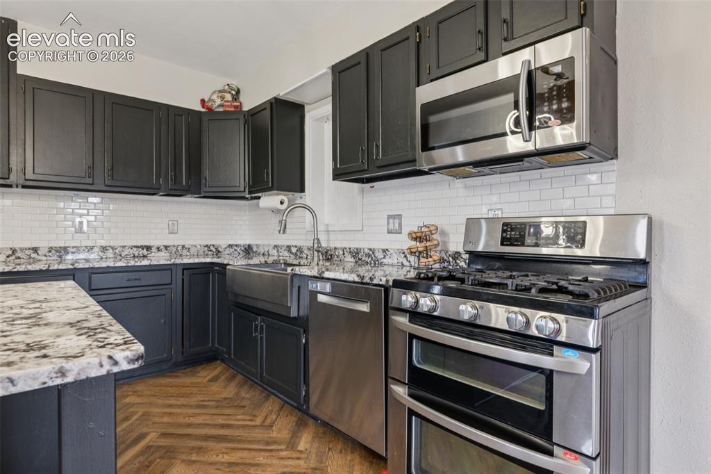 Image 16 of 48: Kitchen