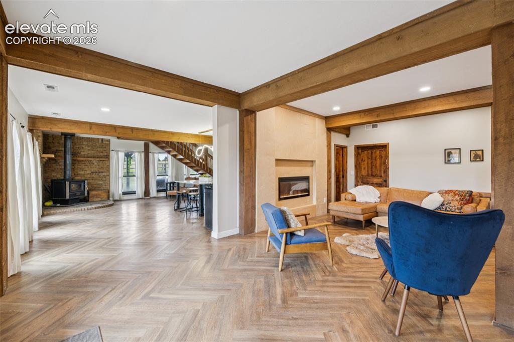 Image 9 of 48: Dining Area