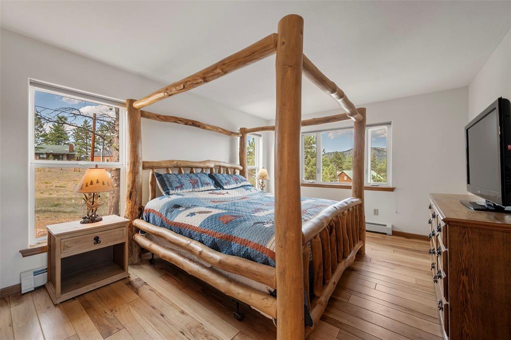 Image 10 of 38: Bedroom