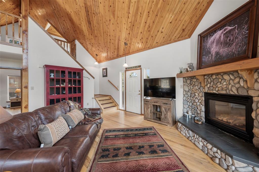 Image 6 of 38: Living Room