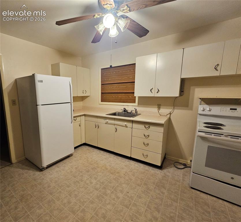 Image 19 of 44: Kitchen