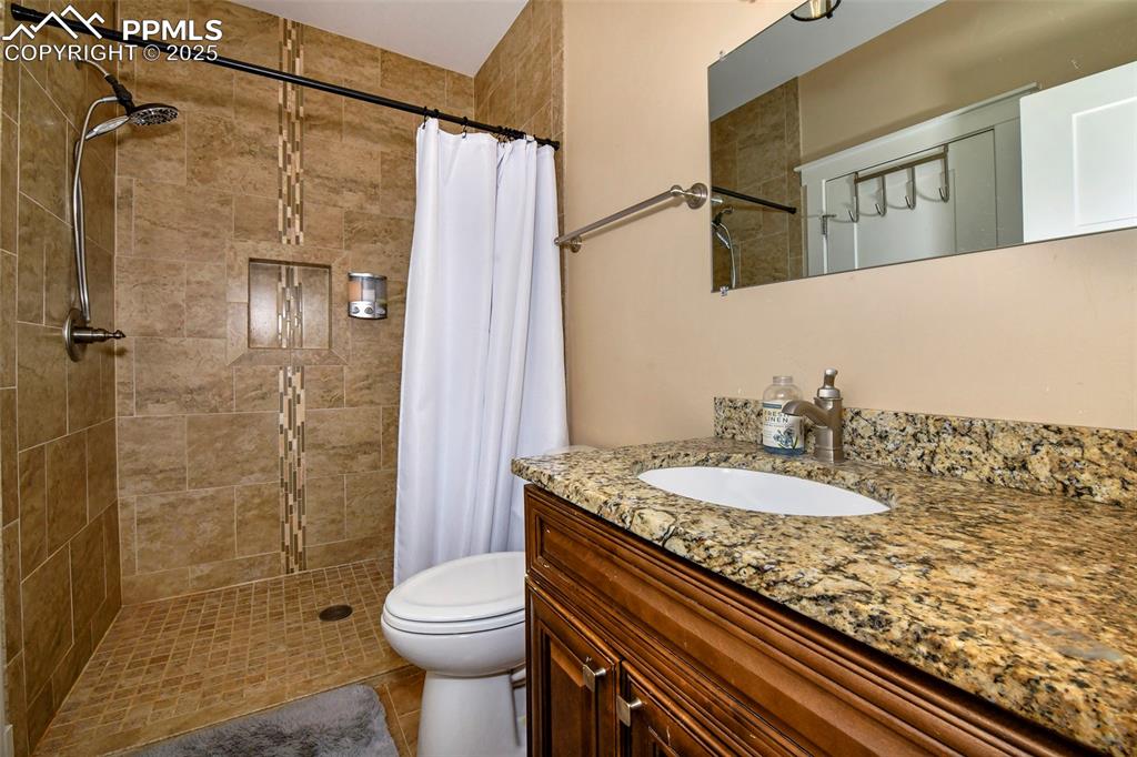 Image 42 of 50: Bathroom