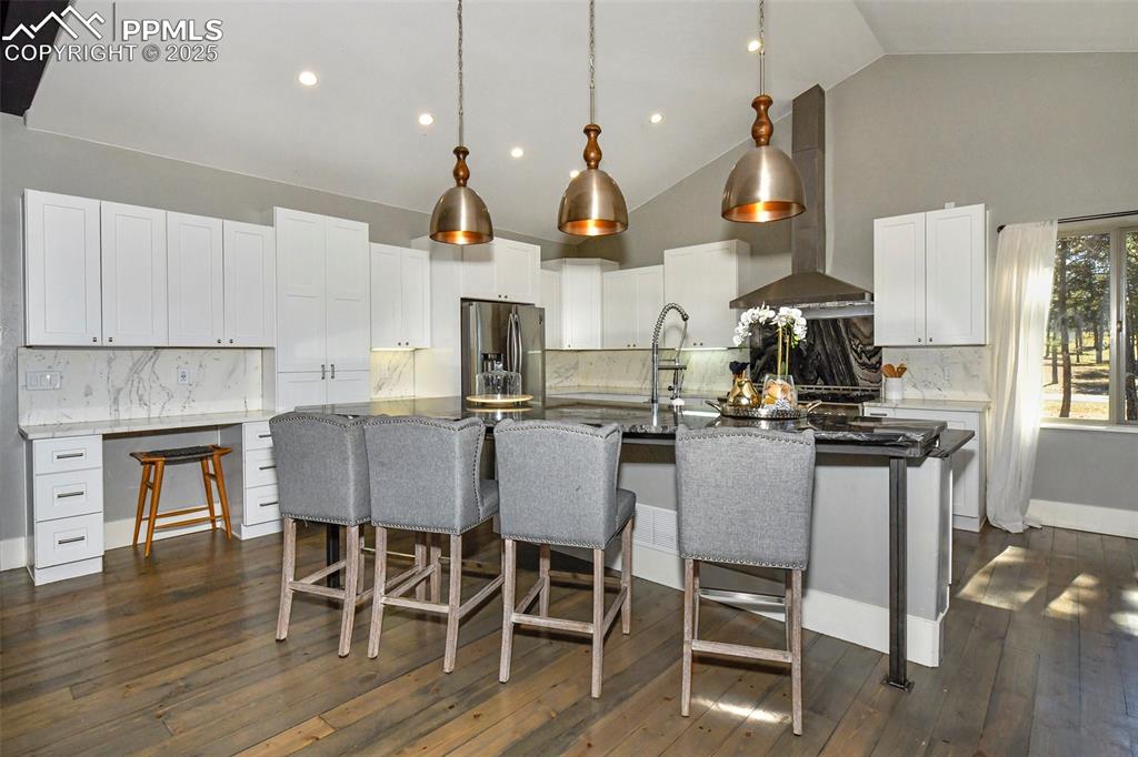 Image 8 of 50: Kitchen